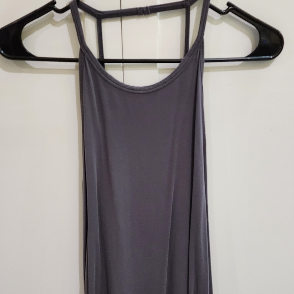 Set of 2 ladies work out tanks - Picture 3 of 5